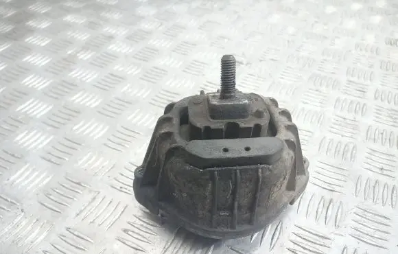 BMW 1 E81 E87 Engine mount bracket