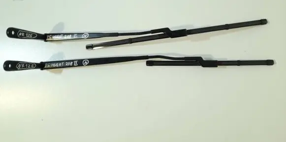 Peugeot 208 Front wiper blade arm 9822931880