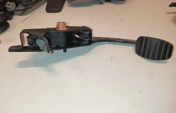 Renault Clio II Clutch pedal 