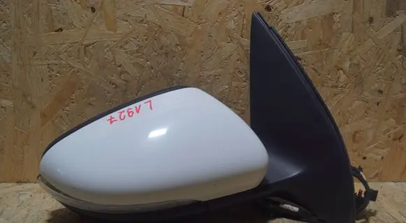 Volkswagen Golf VI Front door electric wing mirror
