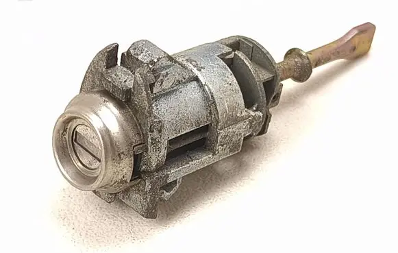 Hyundai Santa Fe Front door lock (next to the handle) 20260326HCR1041