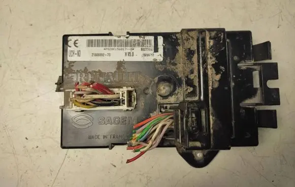 Renault Trafic II (X83) Fuse module P8200156017 216688927D 00273067