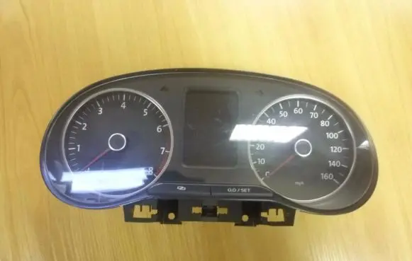 Volkswagen Polo V 6R Speedometer (instrument cluster) 6R0920960F