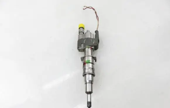 BMW 1 E81 E87 Fuel injector 7589048