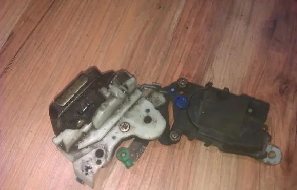Subaru Outback Front door lock