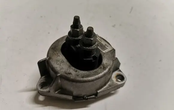 Dodge Durango Gearbox mount 68032662AE