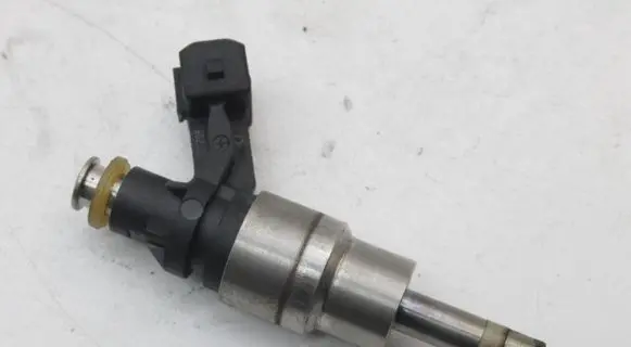 BMW 7 E65 E66 Fuel injector 7512081