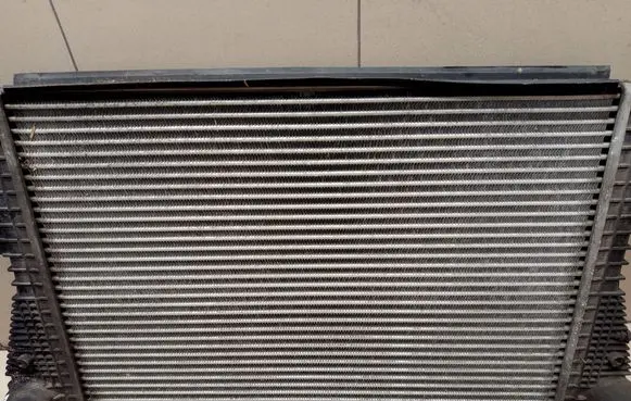 Volkswagen Touran I Intercooler radiator 1K0145803E