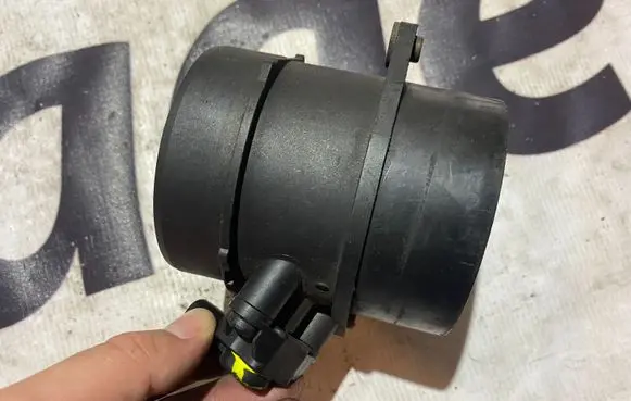 Mercedes-Benz E W211 Mass air flow meter a6460940048 6460940048