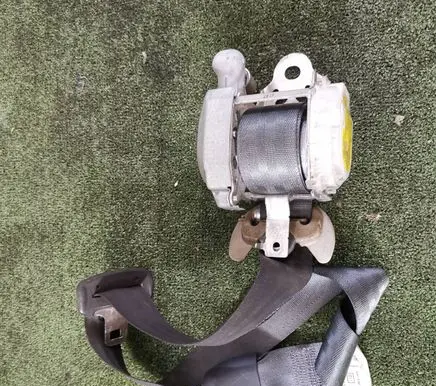 Hyundai i30 Front seatbelt 