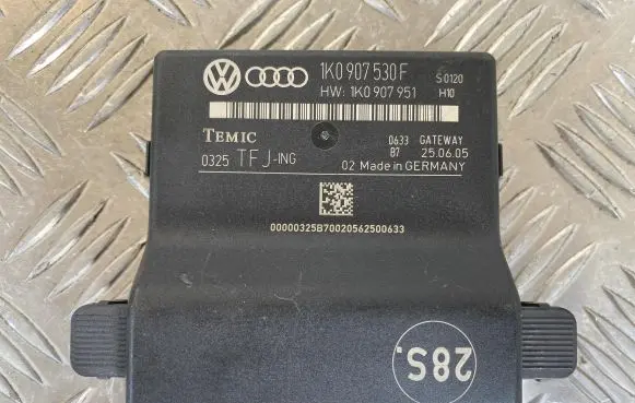 Volkswagen Golf V Gateway control module 1K0907530F 0325 1K0907951