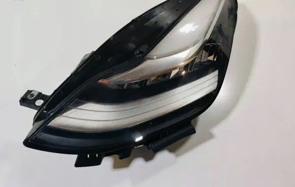 Tesla Model 3 Headlight/headlamp 1077371