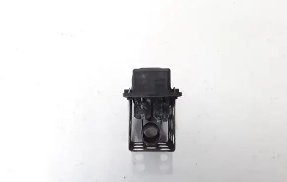 Renault Wind Coolant fan relay 8200045082