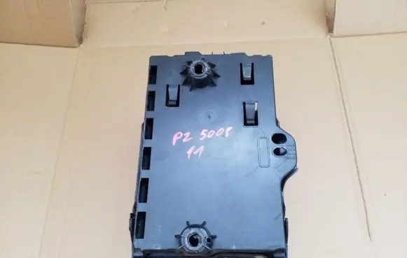 Peugeot 5008 Battery box tray 9663615380