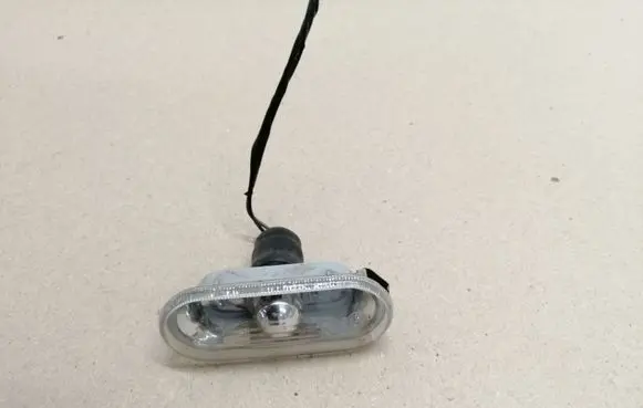 Volkswagen Golf IV Front fender indicator light 61054