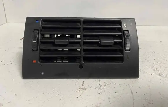 BMW 5 E39 Rear air vent grill 8376150