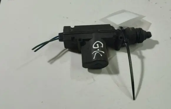 Volkswagen Polo IV 9N3 Central locking motor 