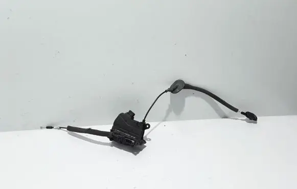 Renault Clio IV Rear door lock 825002104R