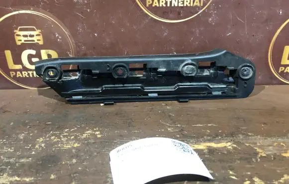 Volkswagen Caddy Front bumper mounting bracket 1T0807935