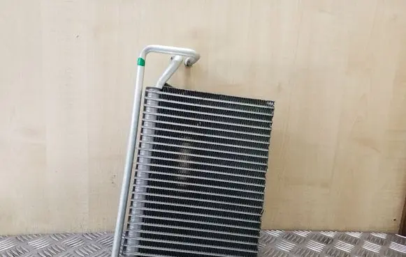 BMW X3 E83 Air conditioning (A/C) radiator (interior) H9104002