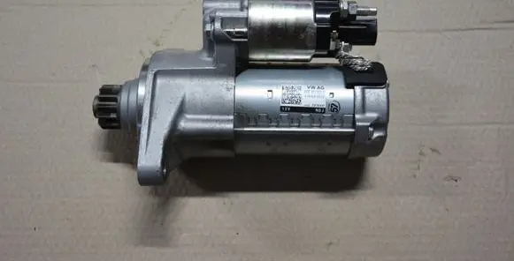 Volkswagen Golf VII Starter motor 02E911024D