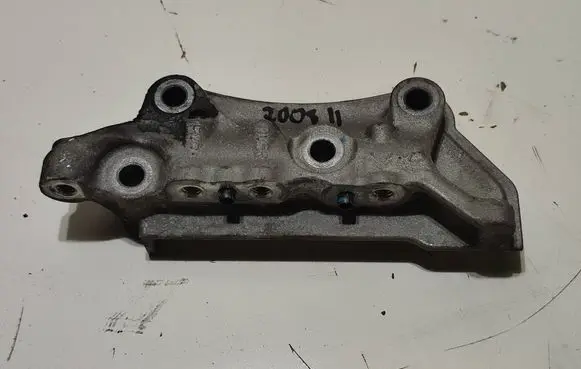 Peugeot 2008 II Engine mounting bracket 9811186980
