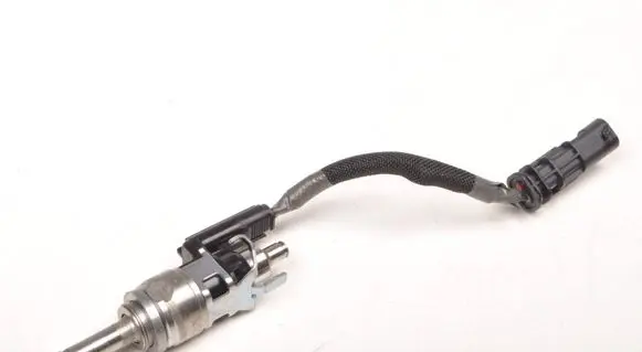 Volvo S90, V90 Fuel injector 32140007