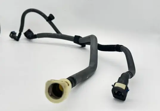 Chrysler 200 Fuel distributor 68248356AA