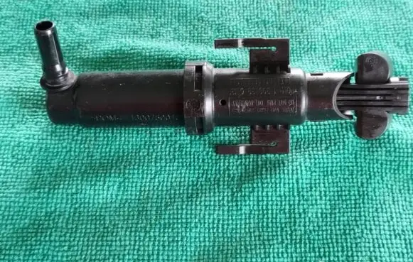 BMW 5 F10 F11 Windshield washer spray nozzle 616773776681