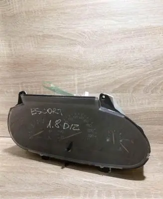 Ford Escort Speedometer (instrument cluster) 96FB10C956BA P818C