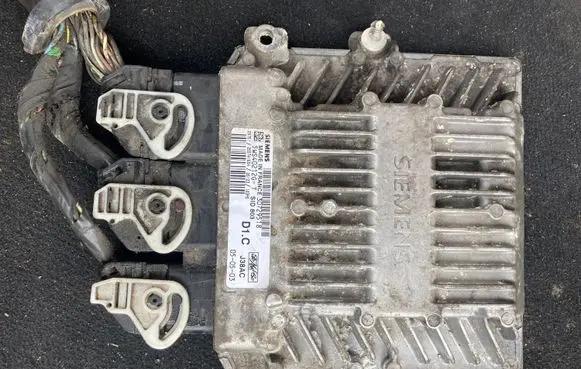 Volvo V50 Engine control unit/module 30729518 5WS40212GT