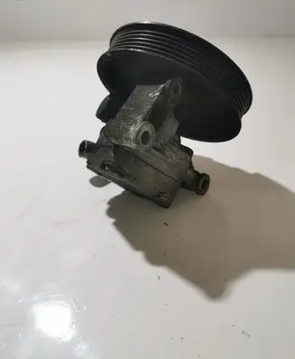 Mercedes-Benz Vito Viano W639 Power steering pump A6112300115