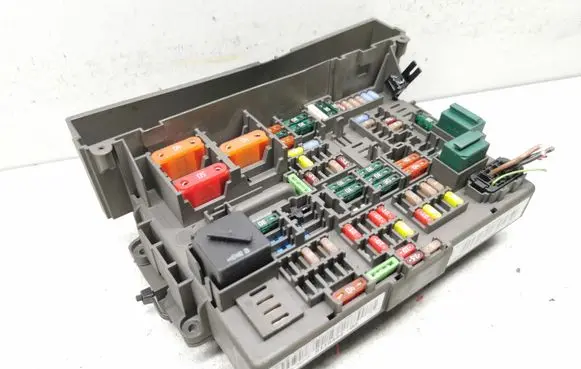 BMW 1 E81 E87 Fuse module 911944403 62869681030101 10688710