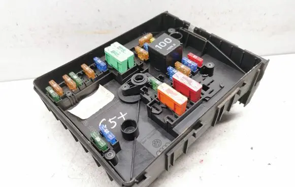 Volkswagen Golf Plus Fuse module 1K0937125A