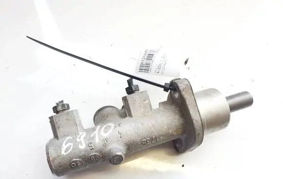 Audi A6 S6 C4 4A Master brake cylinder 8d0611301