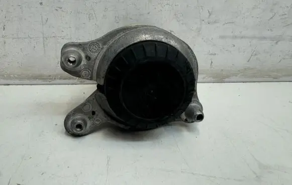 Mercedes-Benz C AMG W205 Engine mount bracket A2052404600