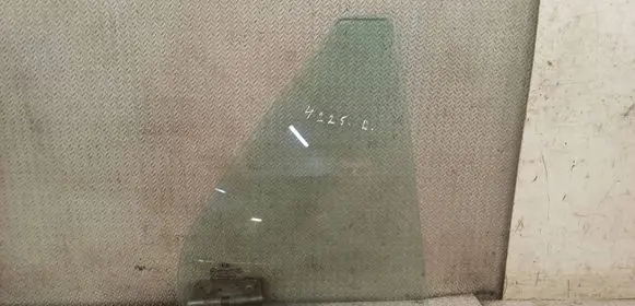 KIA Carens II Rear vent window glass 