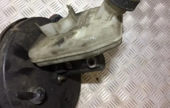 Master brake cylinder