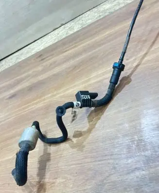 BMW 3 E90 E91 Fuel pressure sensor 7799965 8514451