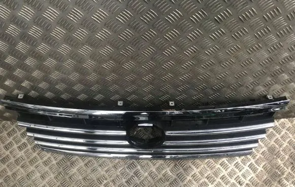 Volkswagen Touareg III Front bumper upper radiator grill 760853653E