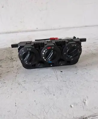 Mercedes-Benz A W168 Climate control unit 1688302285 HW3901 Q013902