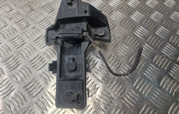 Volkswagen Touran I Tail light bulb cover holder 1T0945258D