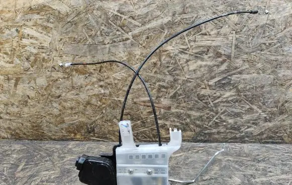 Hyundai Tucson LM Front door lock