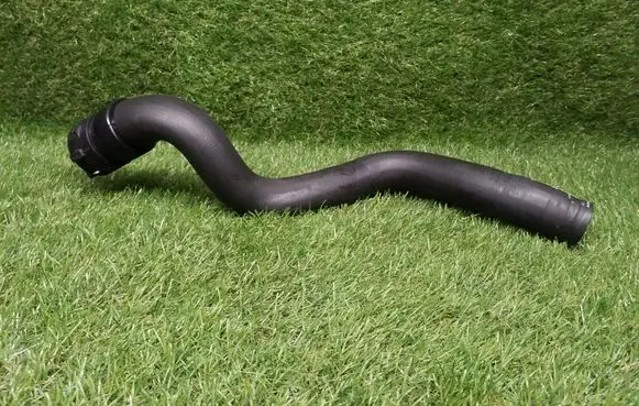Chevrolet Cruze II Engine coolant pipe/hose 39063438