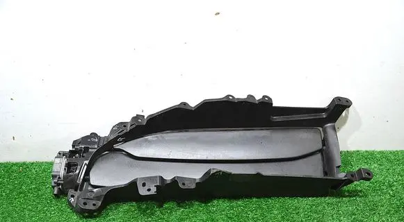 Porsche Taycan 9J1 Intercooler air guide/duct channel 9J1121754D 085716