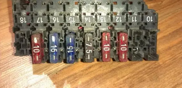 Mercedes-Benz E W211 Fuse box set 0015458401 17685