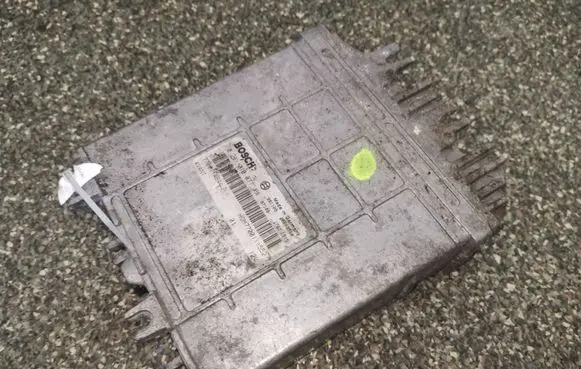 Renault Scenic I Engine control unit/module 0281010077 7700114644