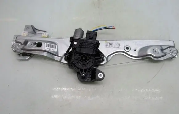 Nissan Qashqai J12 Front door window regulator with motor 807006UA1A