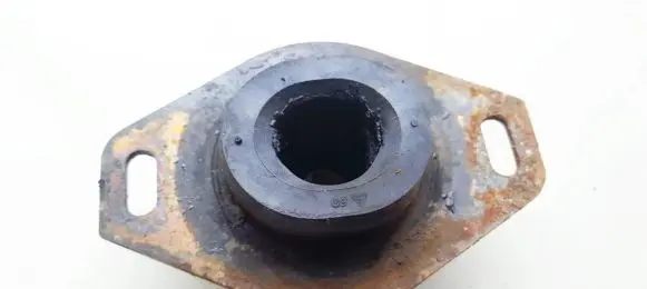 Peugeot Partner Engine mount bracket