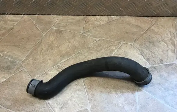 Mercedes-Benz C W204 Engine coolant pipe/hose A2045011582